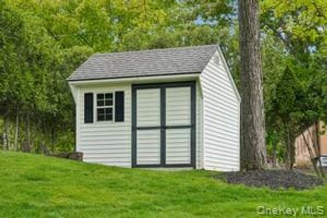 8 Caruso Court, Thiells, NY 10984
