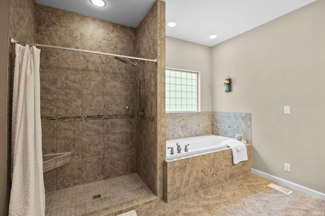 6203 Munsee Drive, West Lafayette, IN 47906