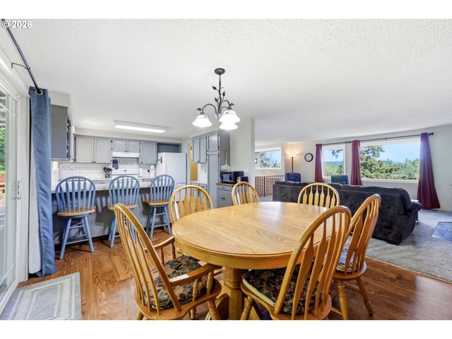 16485 S HATTAN Rd, Oregon City, OR 97045