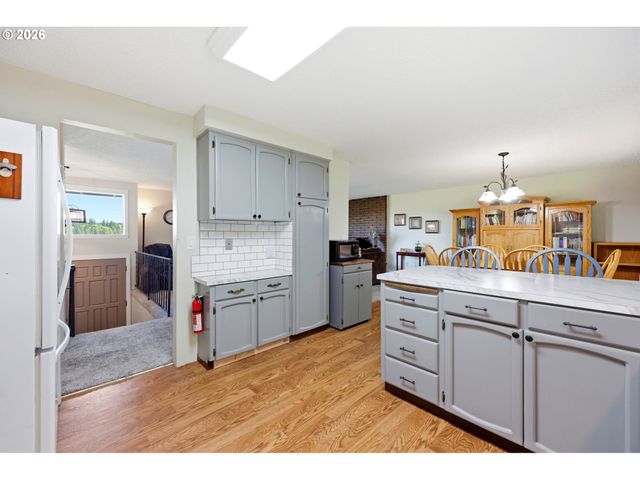 16485 S HATTAN Rd, Oregon City, OR 97045