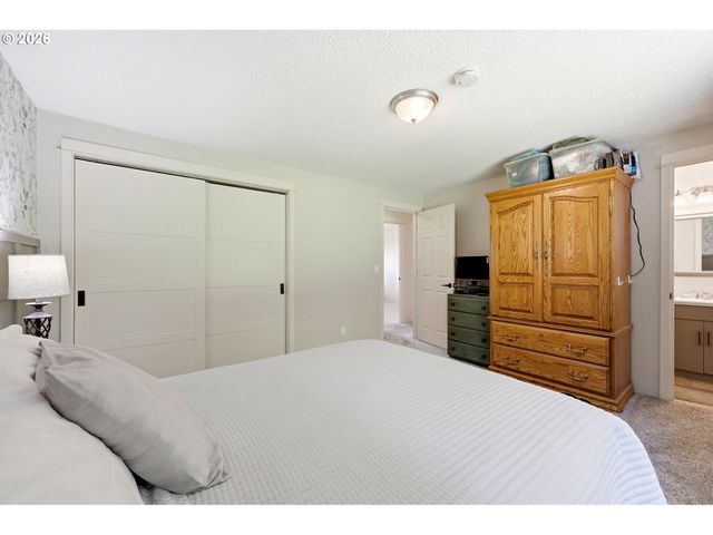 16485 S HATTAN Rd, Oregon City, OR 97045