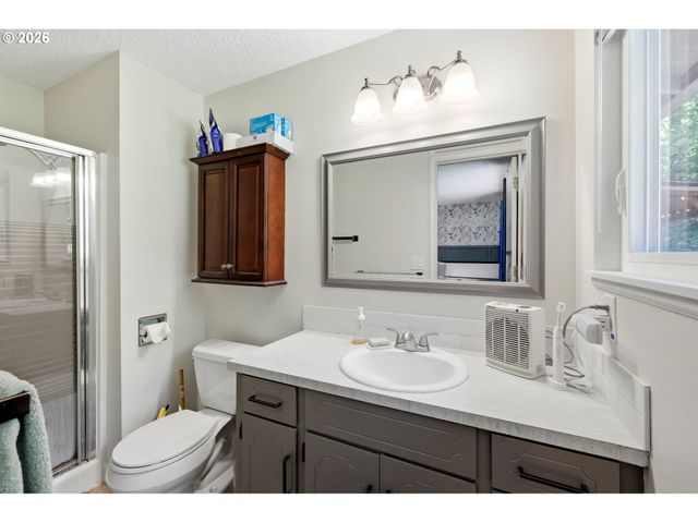 16485 S HATTAN Rd, Oregon City, OR 97045