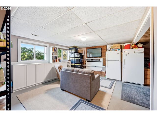 16485 S HATTAN Rd, Oregon City, OR 97045