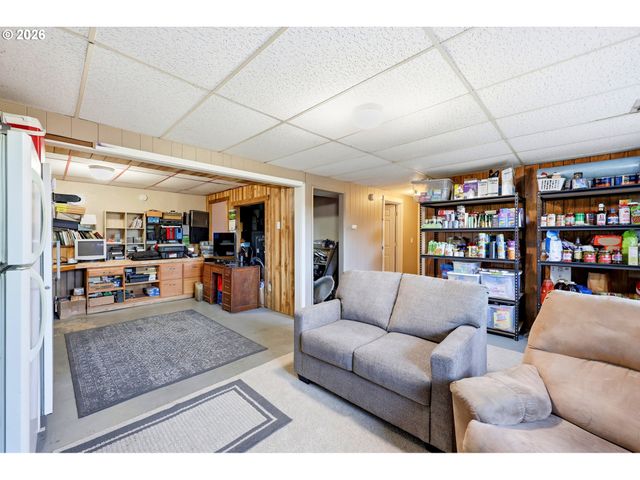 16485 S HATTAN Rd, Oregon City, OR 97045
