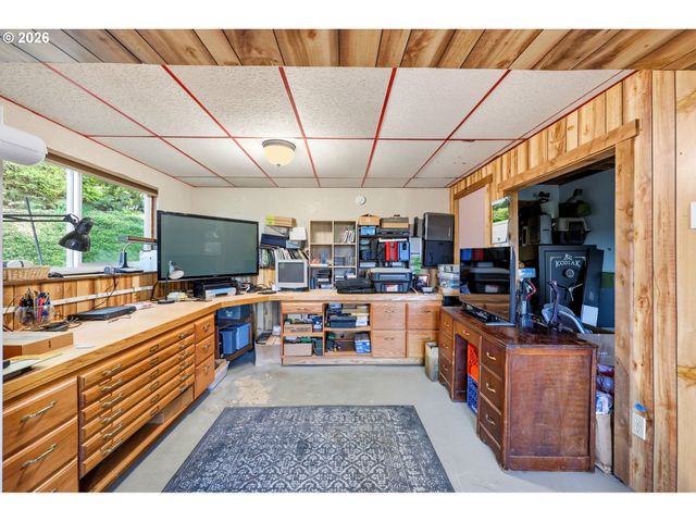 16485 S HATTAN Rd, Oregon City, OR 97045