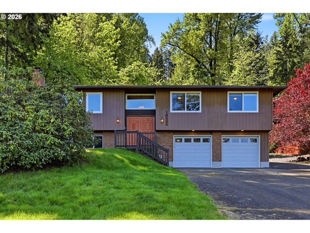 16485 S HATTAN Rd, Oregon City, OR 97045