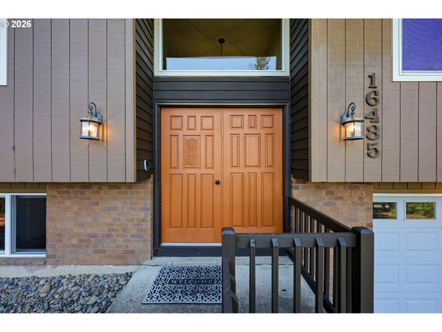16485 S HATTAN Rd, Oregon City, OR 97045