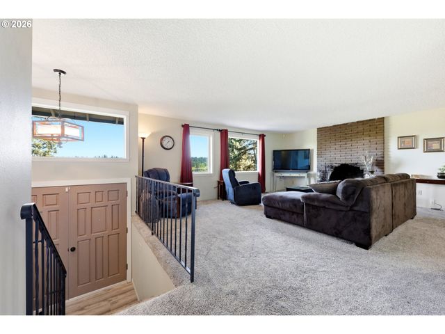 16485 S HATTAN Rd, Oregon City, OR 97045