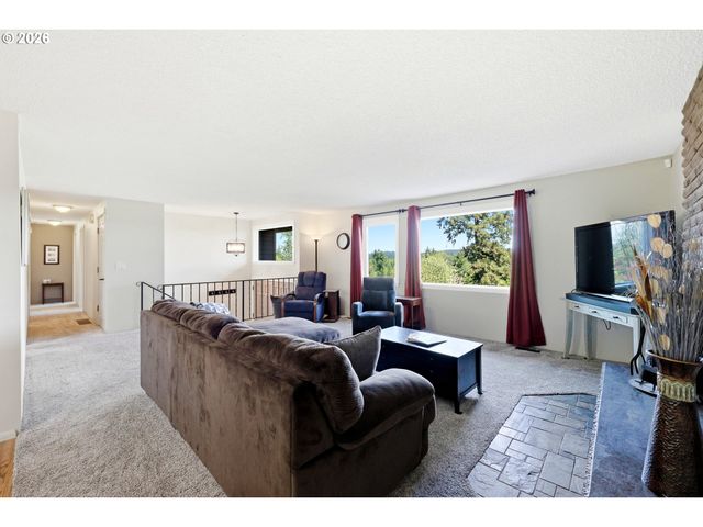 16485 S HATTAN Rd, Oregon City, OR 97045