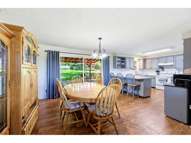 16485 S HATTAN Rd, Oregon City, OR 97045