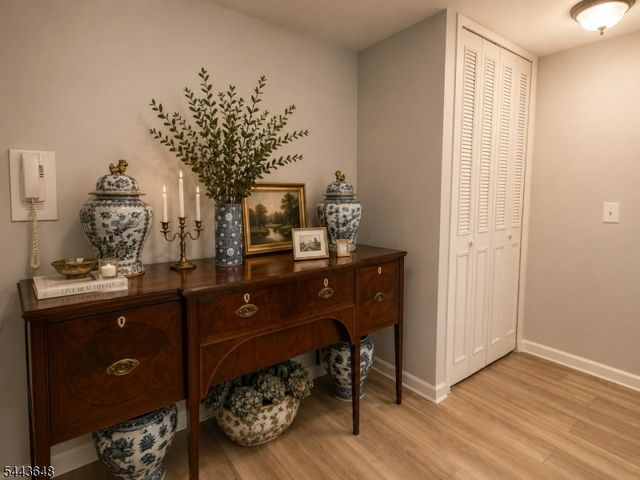 1 Claridge Dr 114, Verona Twp., NJ 07044