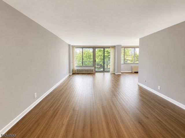 1 Claridge Dr 114, Verona Twp., NJ 07044