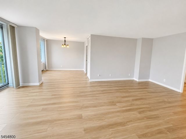 1 Claridge Dr 114, Verona Twp., NJ 07044