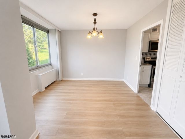 1 Claridge Dr 114, Verona Twp., NJ 07044