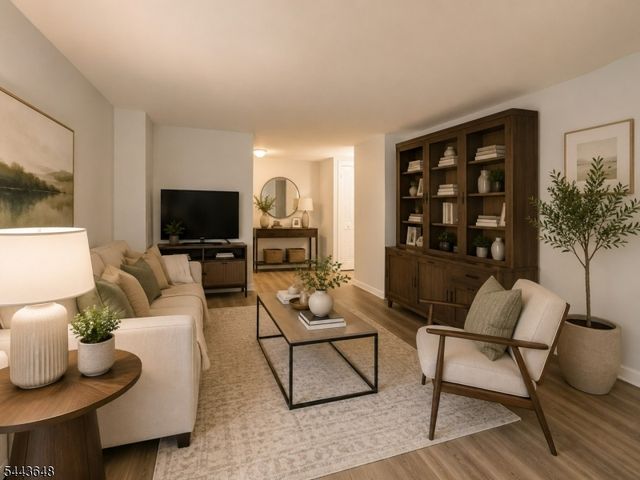 1 Claridge Dr 114, Verona Twp., NJ 07044