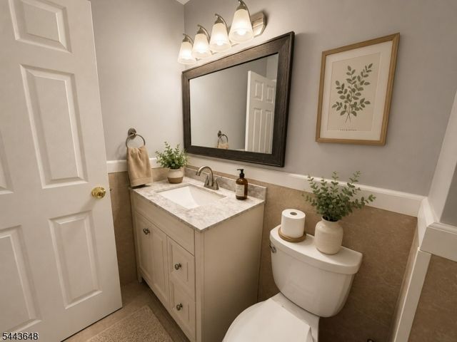 1 Claridge Dr 114, Verona Twp., NJ 07044