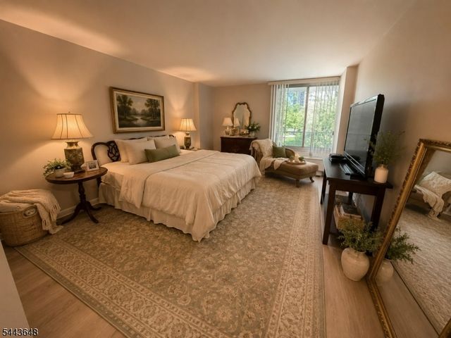 1 Claridge Dr 114, Verona Twp., NJ 07044