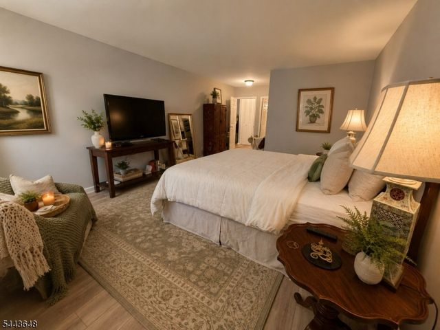 1 Claridge Dr 114, Verona Twp., NJ 07044