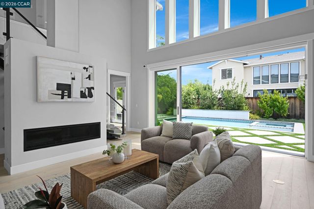 226 Akabane Ln, Danville, CA 94506