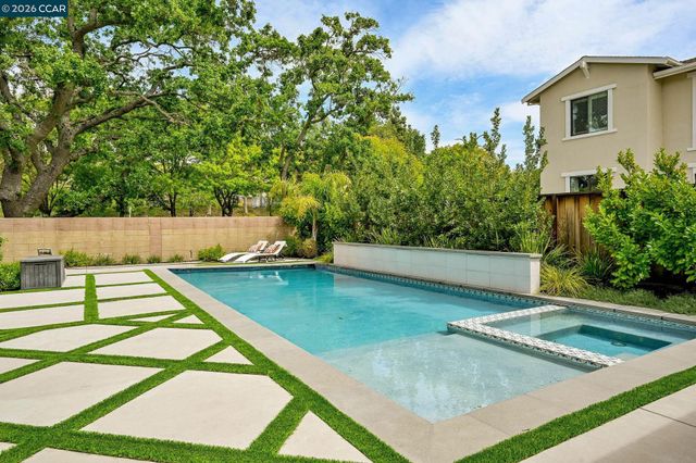 226 Akabane Ln, Danville, CA 94506