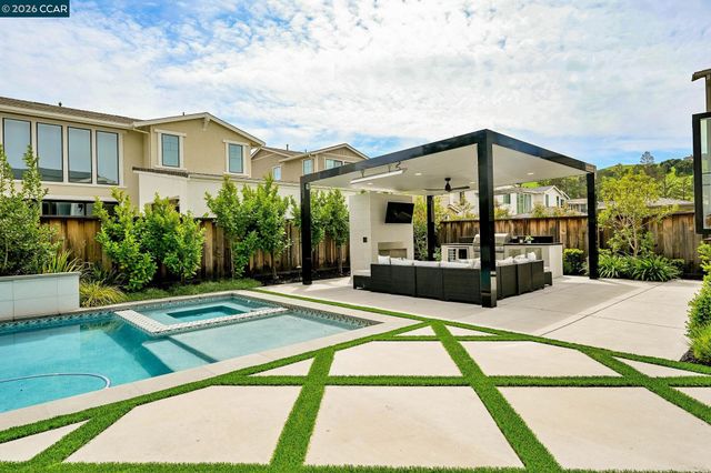 226 Akabane Ln, Danville, CA 94506