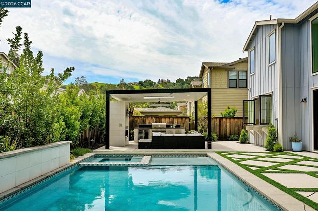 226 Akabane Ln, Danville, CA 94506