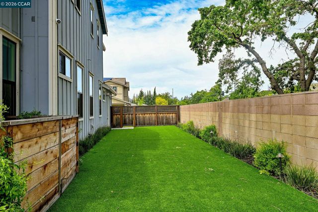 226 Akabane Ln, Danville, CA 94506