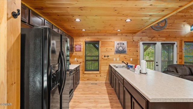 438 Alpine Mountain Way, Pigeon Forge, TN 37863