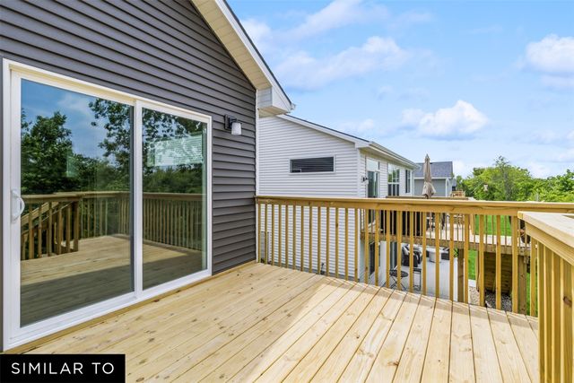 1015 Shady Lane Drive, Norwalk, IA 50211