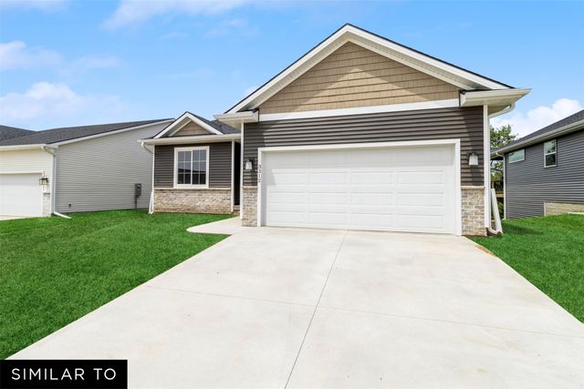 1015 Shady Lane Drive, Norwalk, IA 50211
