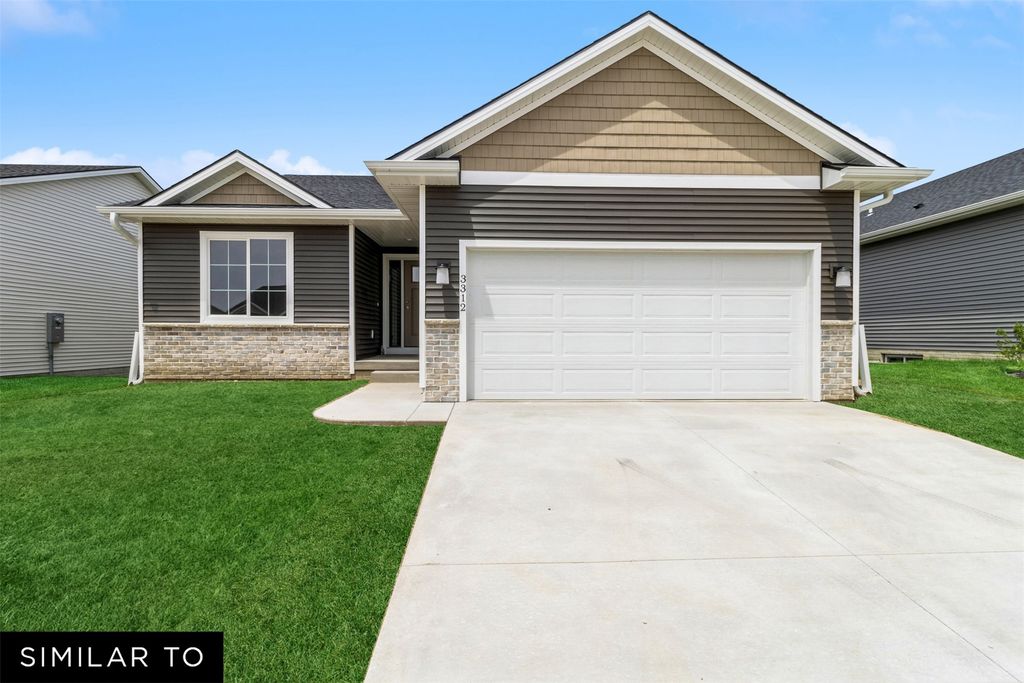 1015 Shady Lane Drive, Norwalk, IA 50211