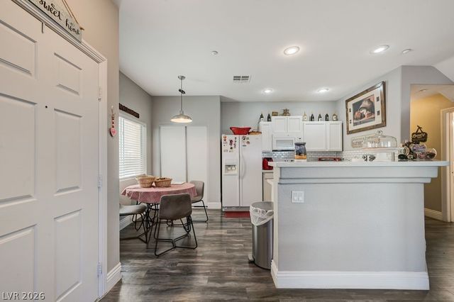 6418 Burns Allen Avenue 102, Las Vegas, NV 89122