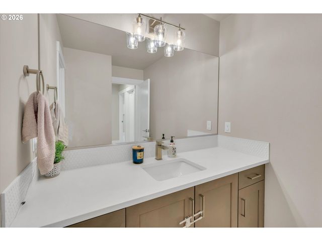 6597 Se PROVENCE St, Hillsboro, OR 97123