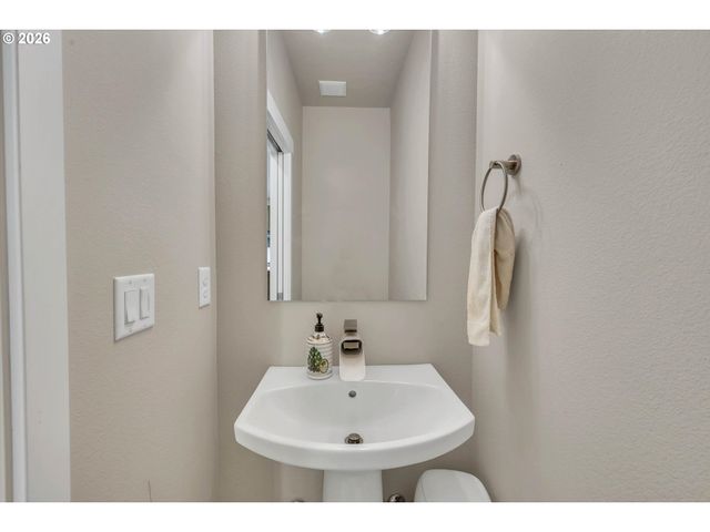 6597 Se PROVENCE St, Hillsboro, OR 97123