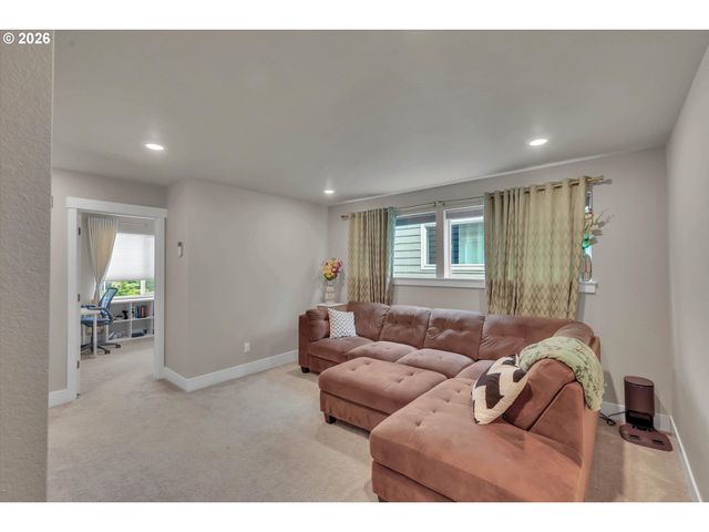 6597 Se PROVENCE St, Hillsboro, OR 97123