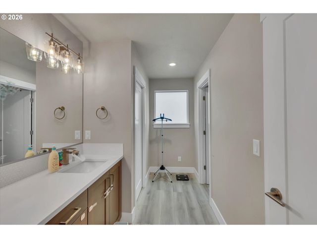 6597 Se PROVENCE St, Hillsboro, OR 97123