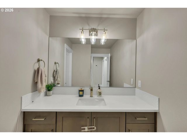 6597 Se PROVENCE St, Hillsboro, OR 97123