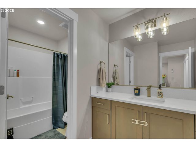 6597 Se PROVENCE St, Hillsboro, OR 97123