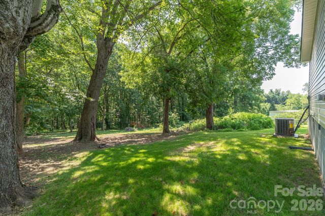 27 Forest Park Road, Marion, NC 28752