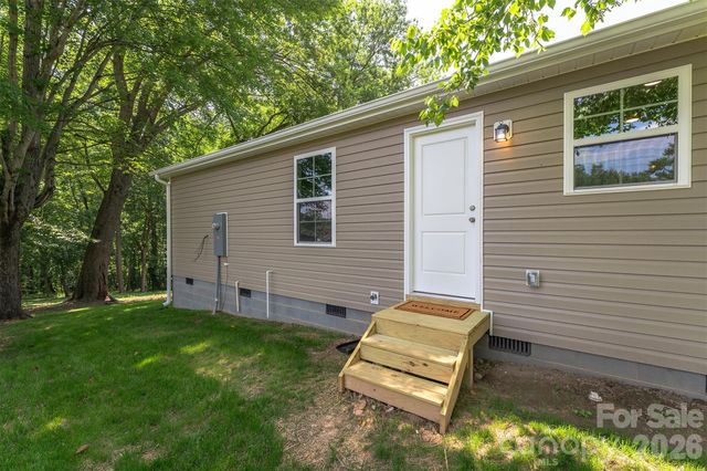 27 Forest Park Road, Marion, NC 28752