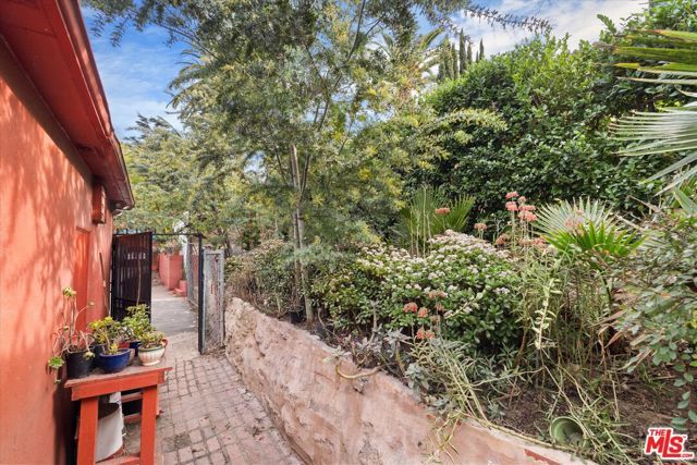 3226 Barham Boulevard, Los Angeles, CA 90068