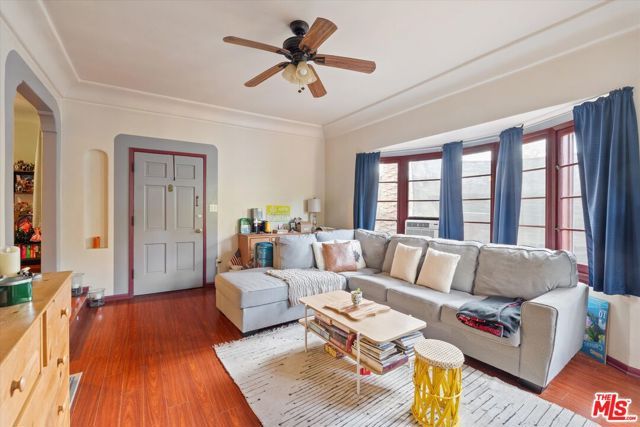 3226 Barham Boulevard, Los Angeles, CA 90068