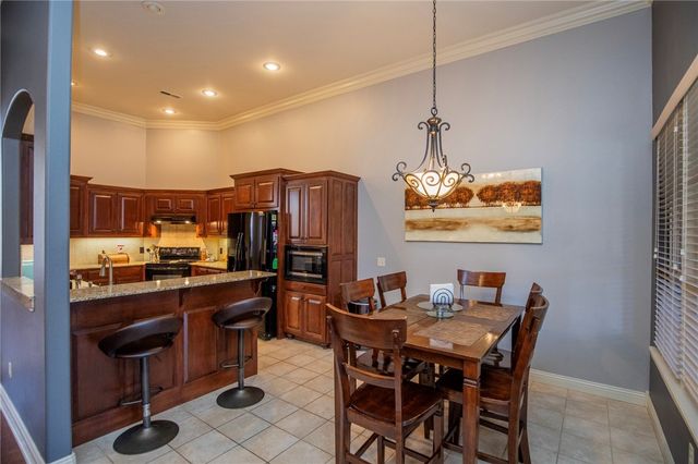 5704 S Chanberry Lane, Rogers, AR 72758