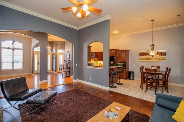 5704 S Chanberry Lane, Rogers, AR 72758