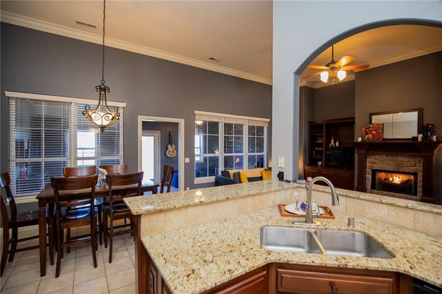 5704 S Chanberry Lane, Rogers, AR 72758