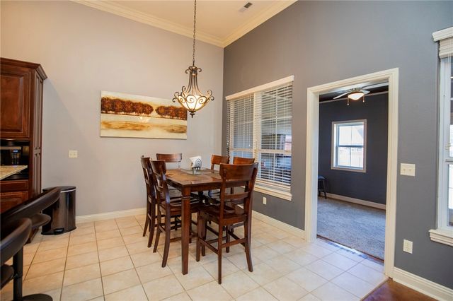 5704 S Chanberry Lane, Rogers, AR 72758