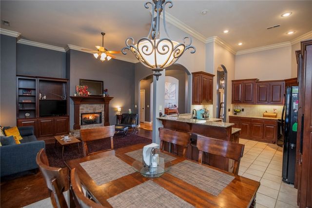 5704 S Chanberry Lane, Rogers, AR 72758