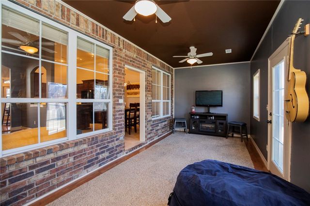 5704 S Chanberry Lane, Rogers, AR 72758