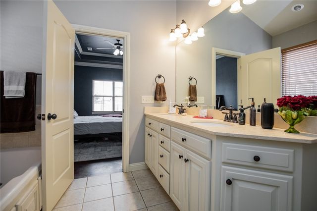 5704 S Chanberry Lane, Rogers, AR 72758