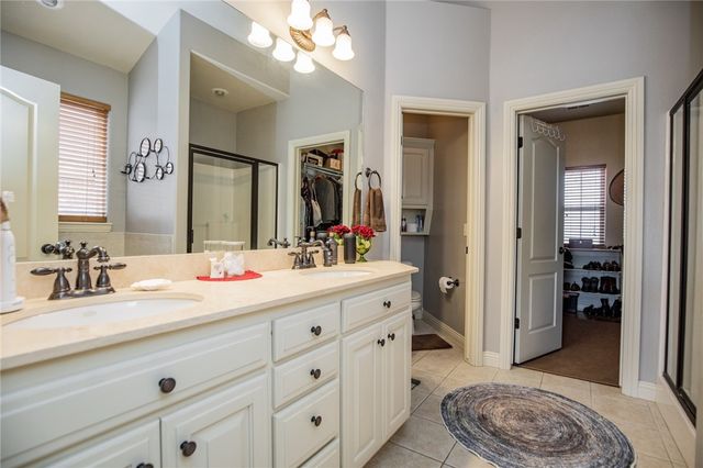 5704 S Chanberry Lane, Rogers, AR 72758